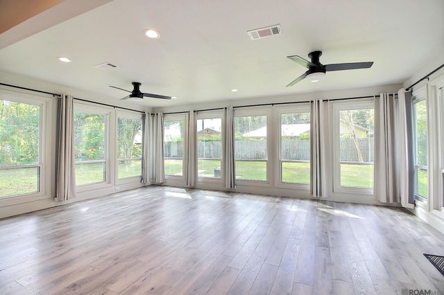 7964 Fairlane Dr, Denham Springs, LA 70726