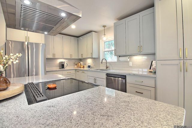 7964 Fairlane Dr, Denham Springs, LA 70726