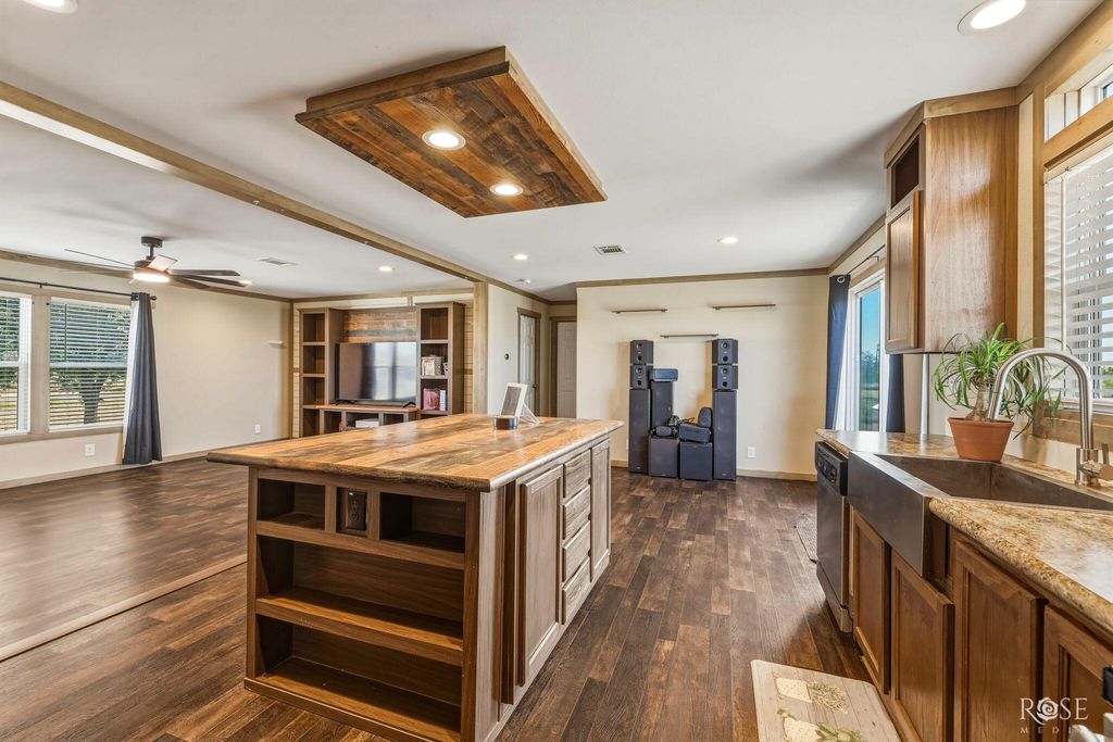 Image 11 of property listing at 10573 Glass Court Road, San Angelo, TX 76901