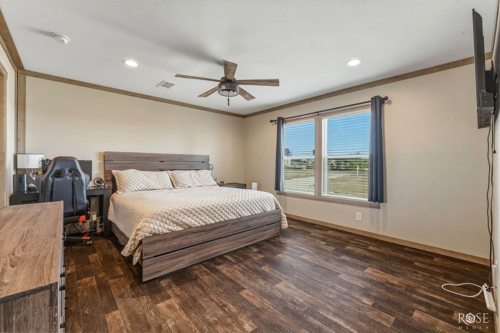 Image 13 of property listing at 10573 Glass Court Road, San Angelo, TX 76901