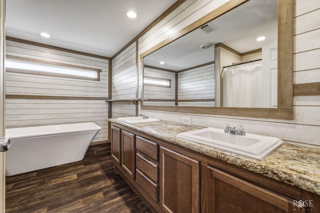 Image 15 of property listing at 10573 Glass Court Road, San Angelo, TX 76901