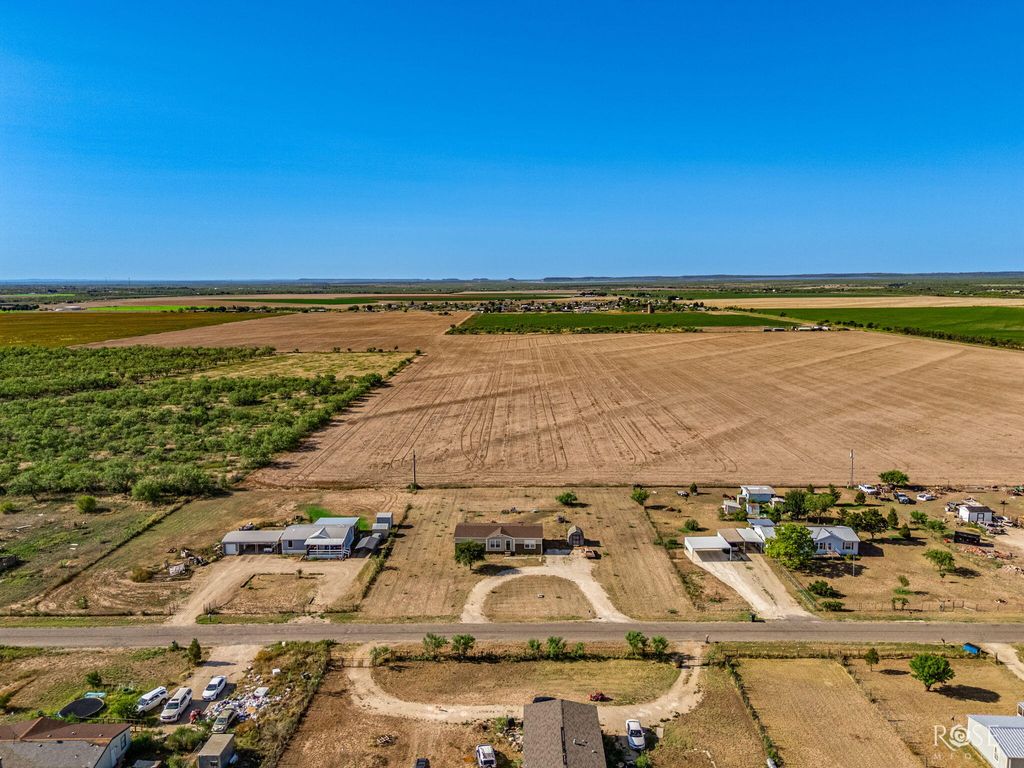 Image 3 of property listing at 10573 Glass Court Road, San Angelo, TX 76901