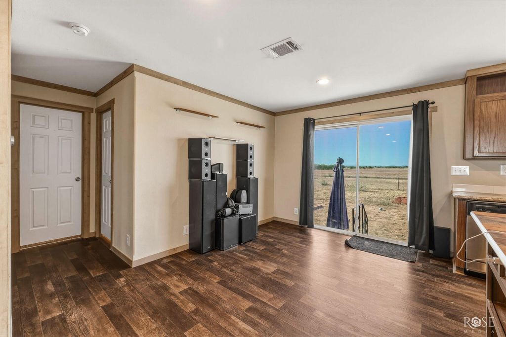 Image 8 of property listing at 10573 Glass Court Road, San Angelo, TX 76901