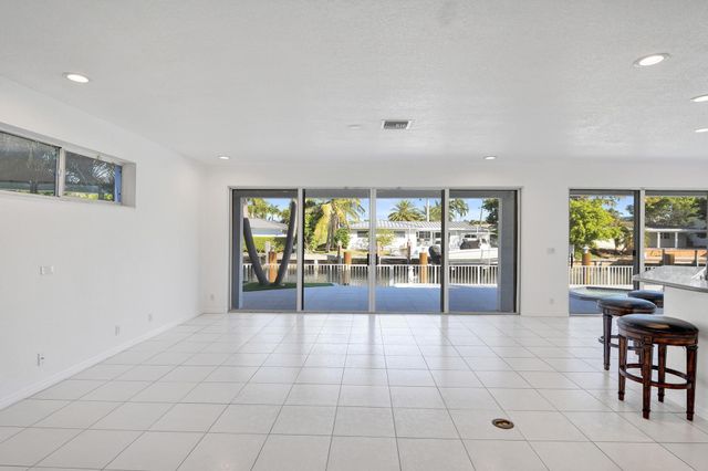 807 Coventry Street, Boca Raton, FL 33487