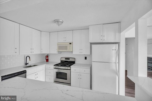 10 FRANKLIN PL, Voorhees, NJ 08043