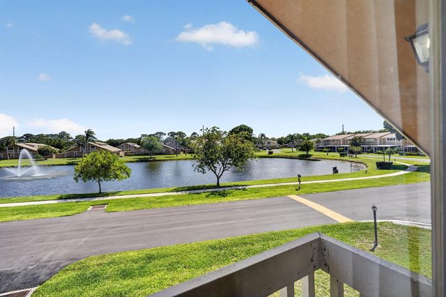 102 Maplecrest Circle, Jupiter, FL 33458