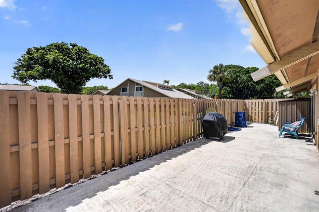 102 Maplecrest Circle, Jupiter, FL 33458