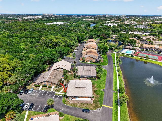 102 Maplecrest Circle, Jupiter, FL 33458