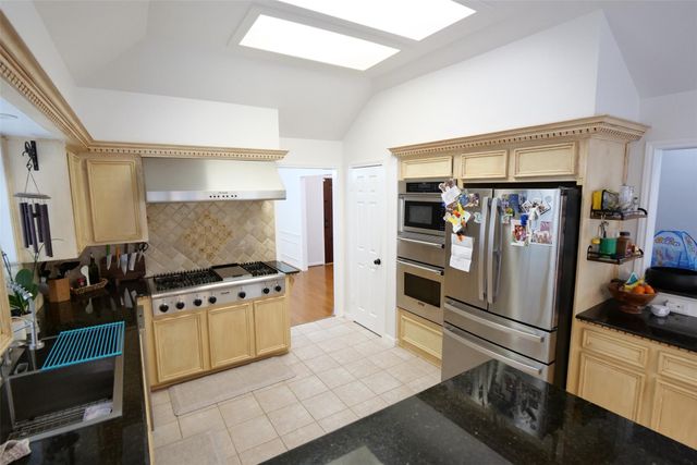 17707 Noble Oak Court, Houston, TX 77095