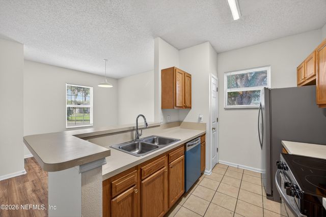 821 OAK ARBOR Circle, Jacksonville, FL 32206