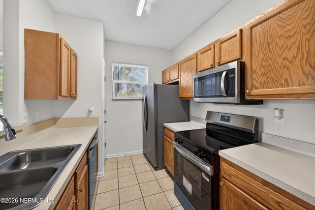 821 OAK ARBOR Circle, Jacksonville, FL 32206