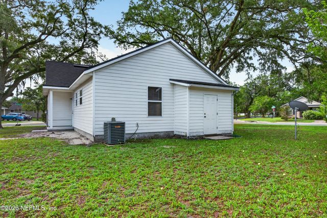 821 OAK ARBOR Circle, Jacksonville, FL 32206