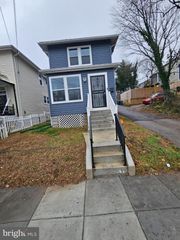 909 45TH PL NE, Washington, DC 20019