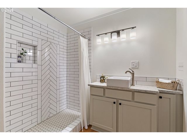 41601 Se VISTA LOOP Dr, Sandy, OR 97055