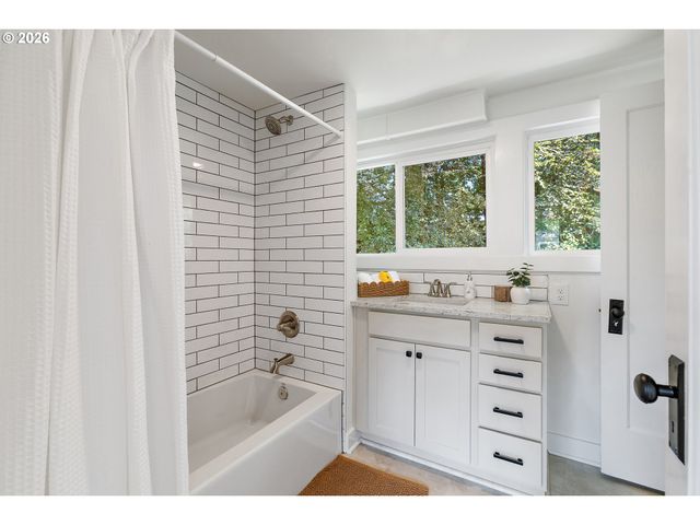 41601 Se VISTA LOOP Dr, Sandy, OR 97055