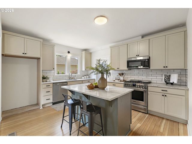 41601 Se VISTA LOOP Dr, Sandy, OR 97055