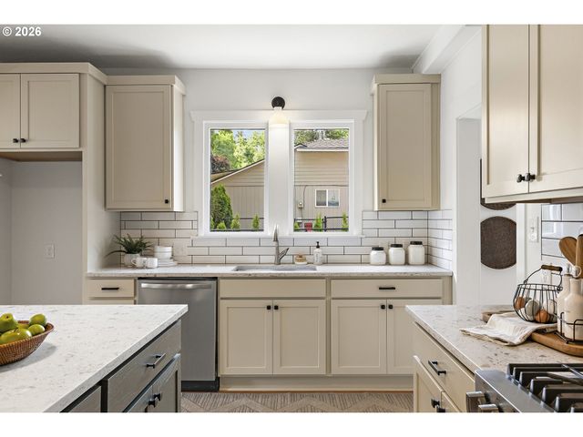 41601 Se VISTA LOOP Dr, Sandy, OR 97055