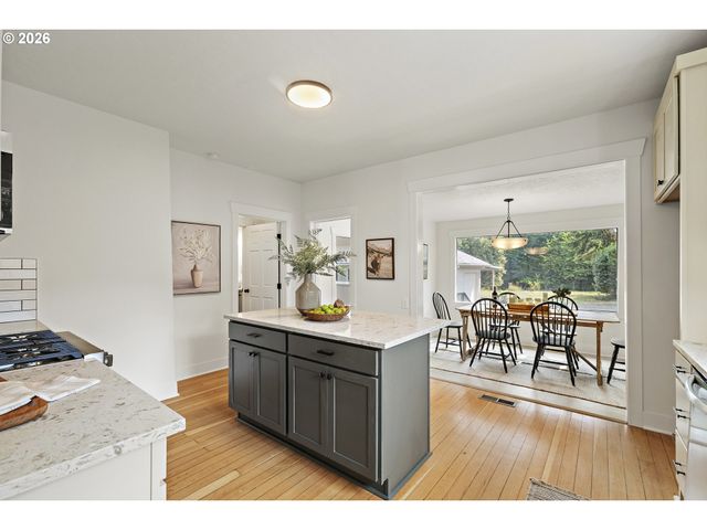 41601 Se VISTA LOOP Dr, Sandy, OR 97055