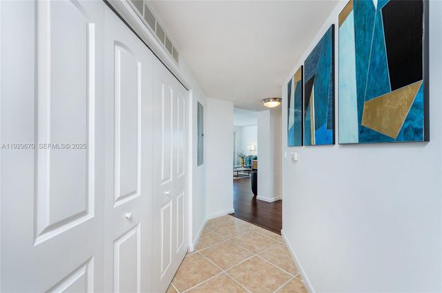 7350 SW 89th St 1702S, Miami, FL 33156