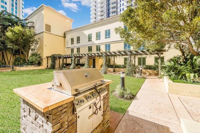 7350 SW 89th St 1702S, Miami, FL 33156