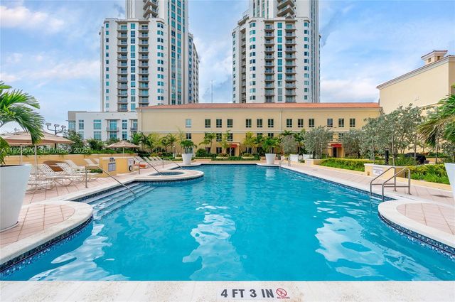 7350 SW 89th St 1702S, Miami, FL 33156