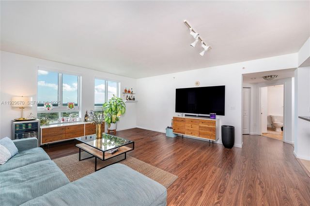 7350 SW 89th St 1702S, Miami, FL 33156