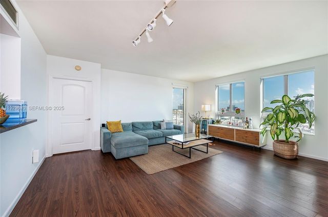 7350 SW 89th St 1702S, Miami, FL 33156