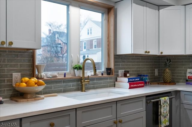 10 Perry St, Lambertville City, NJ 08530