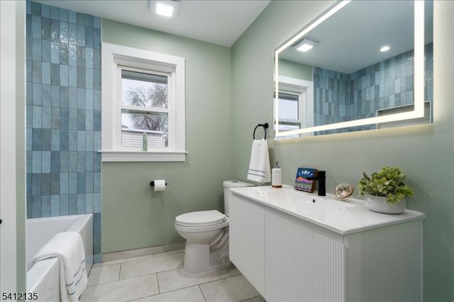 10 Perry St, Lambertville City, NJ 08530