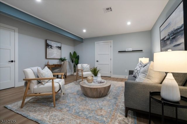 10 Perry St, Lambertville City, NJ 08530