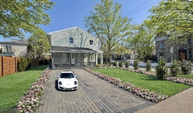 10 Perry St, Lambertville City, NJ 08530