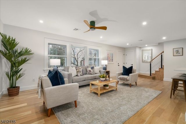 10 Perry St, Lambertville City, NJ 08530