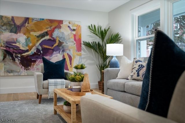 10 Perry St, Lambertville City, NJ 08530