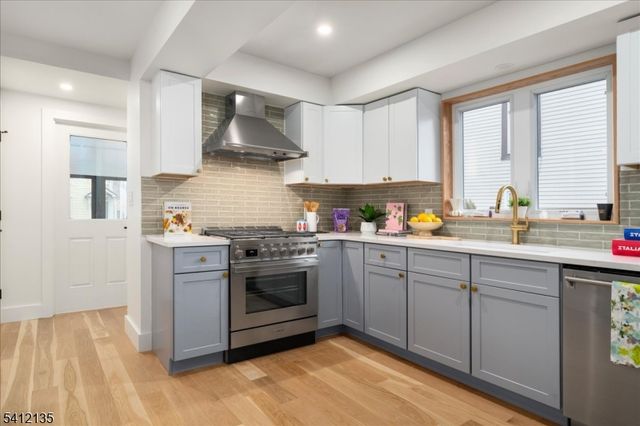 10 Perry St, Lambertville City, NJ 08530