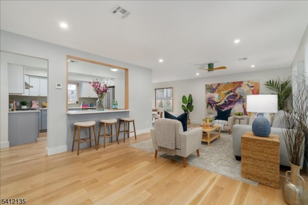 10 Perry St, Lambertville City, NJ 08530