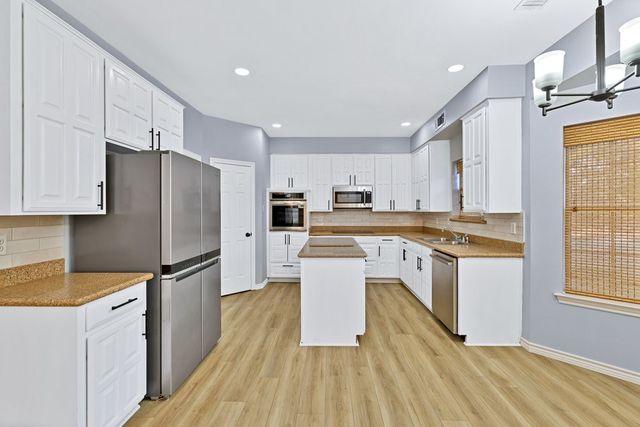 2505 Classic Court W, Bedford, TX 76021