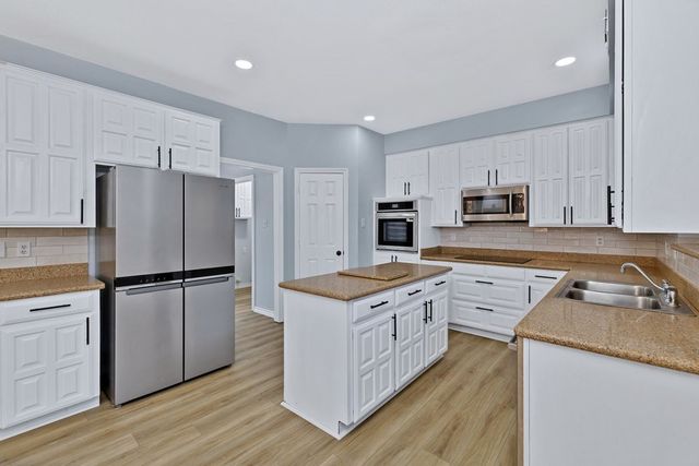 2505 Classic Court W, Bedford, TX 76021
