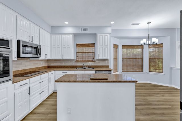 2505 Classic Court W, Bedford, TX 76021