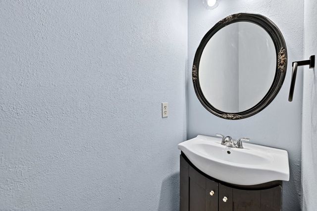 2505 Classic Court W, Bedford, TX 76021