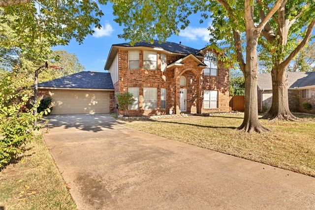 2505 Classic Court W, Bedford, TX 76021