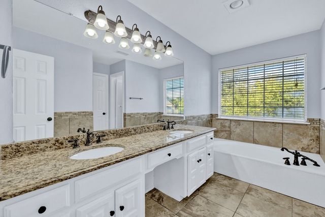 2505 Classic Court W, Bedford, TX 76021