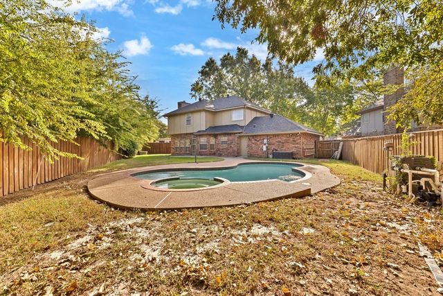 2505 Classic Court W, Bedford, TX 76021