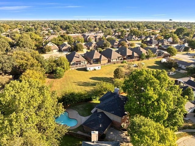 2505 Classic Court W, Bedford, TX 76021