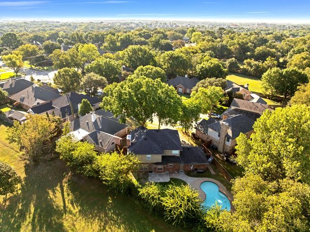 2505 Classic Court W, Bedford, TX 76021