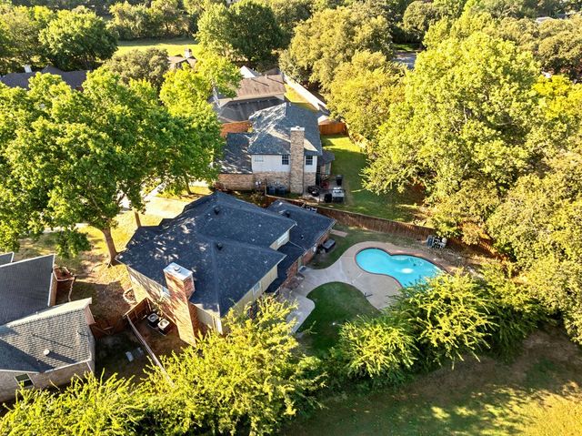 2505 Classic Court W, Bedford, TX 76021