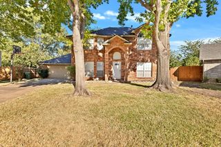 2505 Classic Court W, Bedford, TX 76021