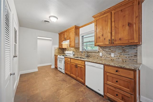 5833 Westhaven Drive, Fort Worth, TX 76132
