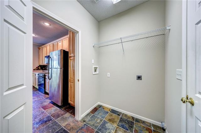 9147 Boehm Drive, Lenexa, KS 66219