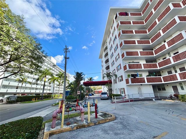 3660 NE 166th St 415, North Miami Beach, FL 33160