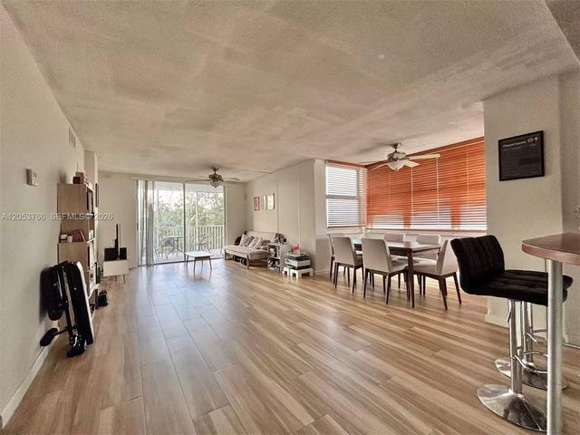 3660 NE 166th St 415, North Miami Beach, FL 33160